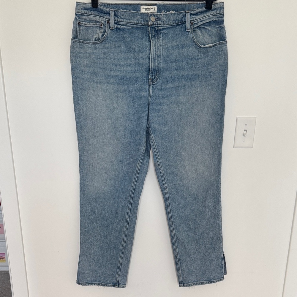 Abercrombie & Fitch The 90's Straight Ultra High Rise Jeans - Size 34/18 R